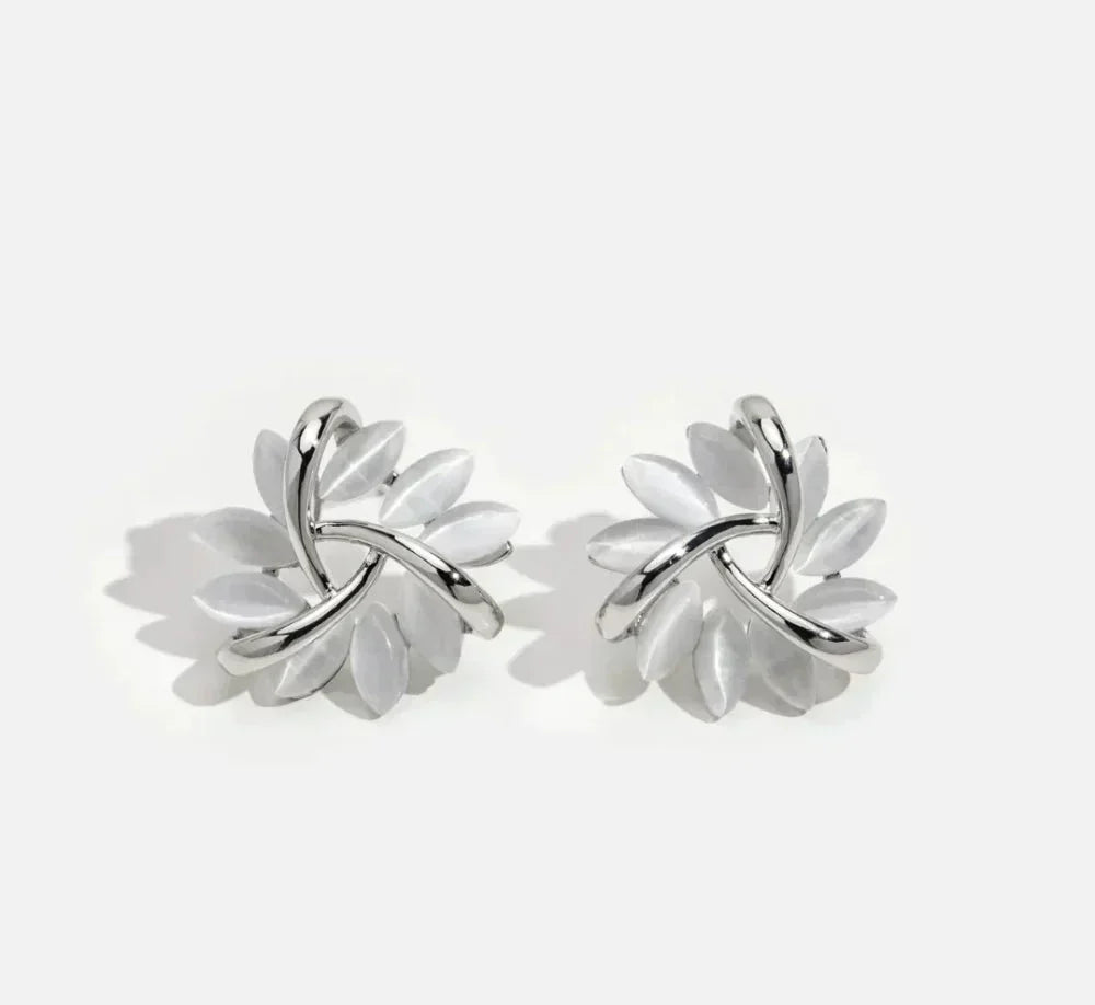 Vivolux | Elegante und exquisite goldene Opal-Blumen-Kreis-Stift-Ohrstecker