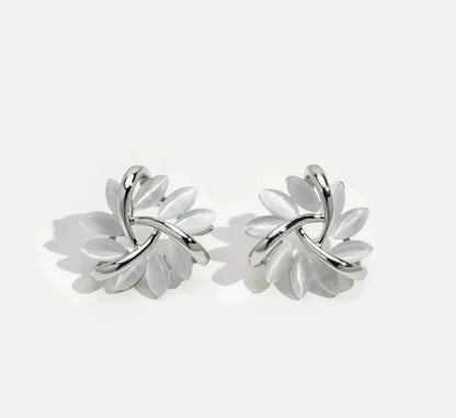 Vivolux | Elegante und exquisite goldene Opal-Blumen-Kreis-Stift-Ohrstecker