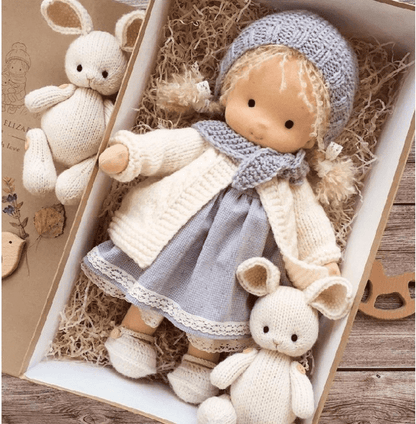 Vivolux | Handgefertigte Waldorf-Kuschelpuppe – Poppi