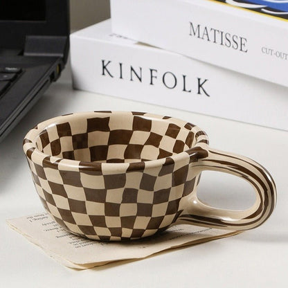 Vivolux | Keramiktasse mit unregelmäßigem Schachbrettmuster