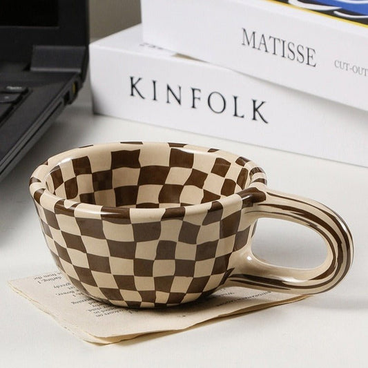 Vivolux | Keramiktasse mit unregelmäßigem Schachbrettmuster