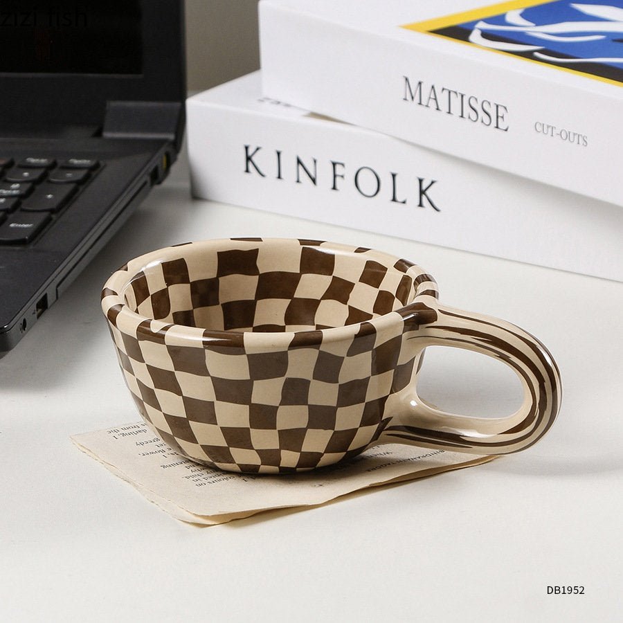 Vivolux | Keramiktasse mit unregelmäßigem Schachbrettmuster