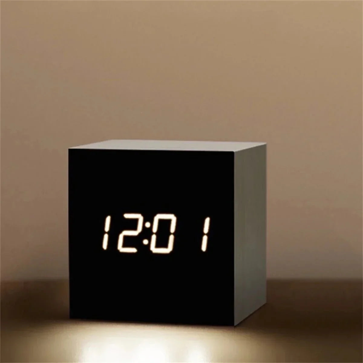 Vivolux | Digitaler LED-Wecker im Retro-Stil