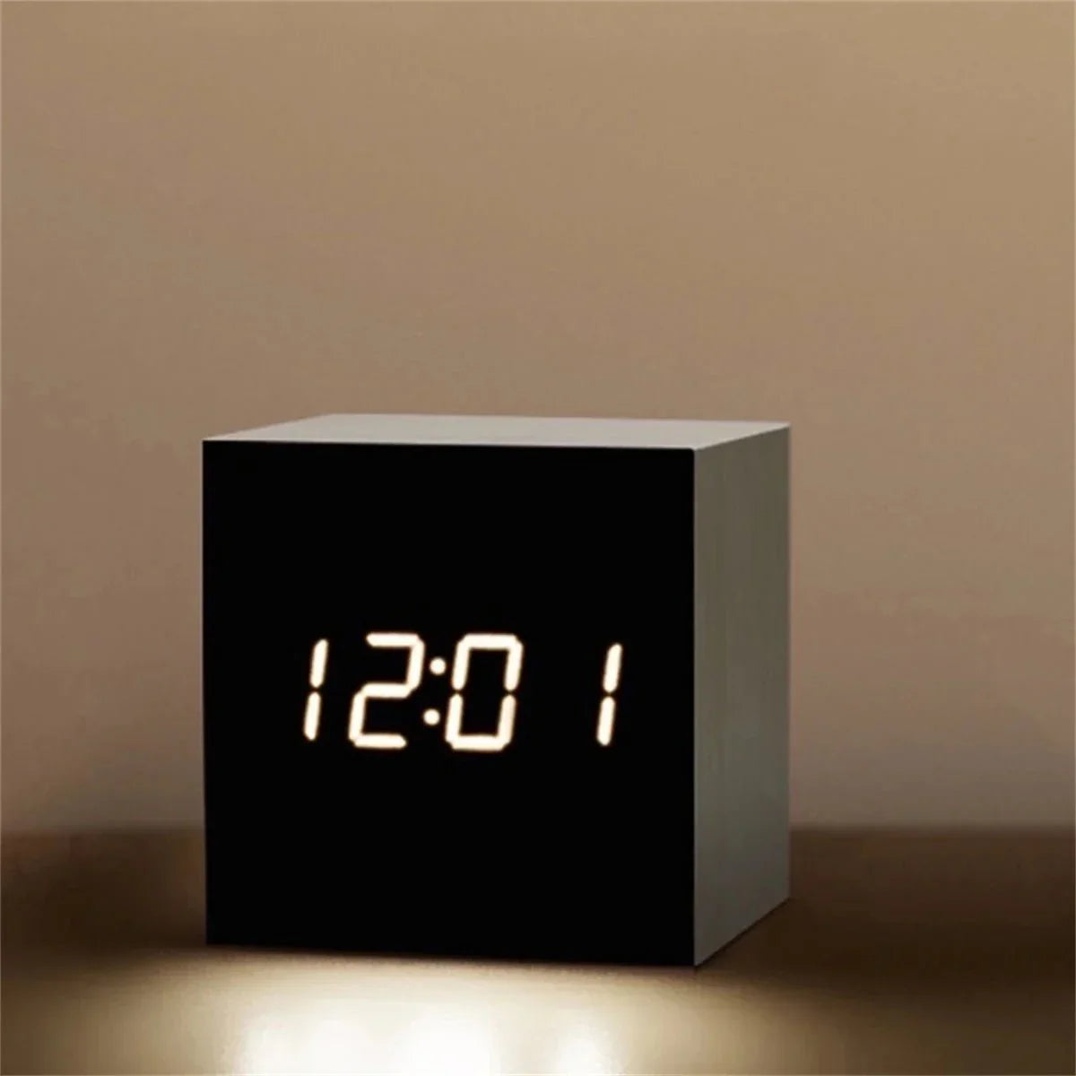 Vivolux | Retro-Stil Digitale LED-Wecker