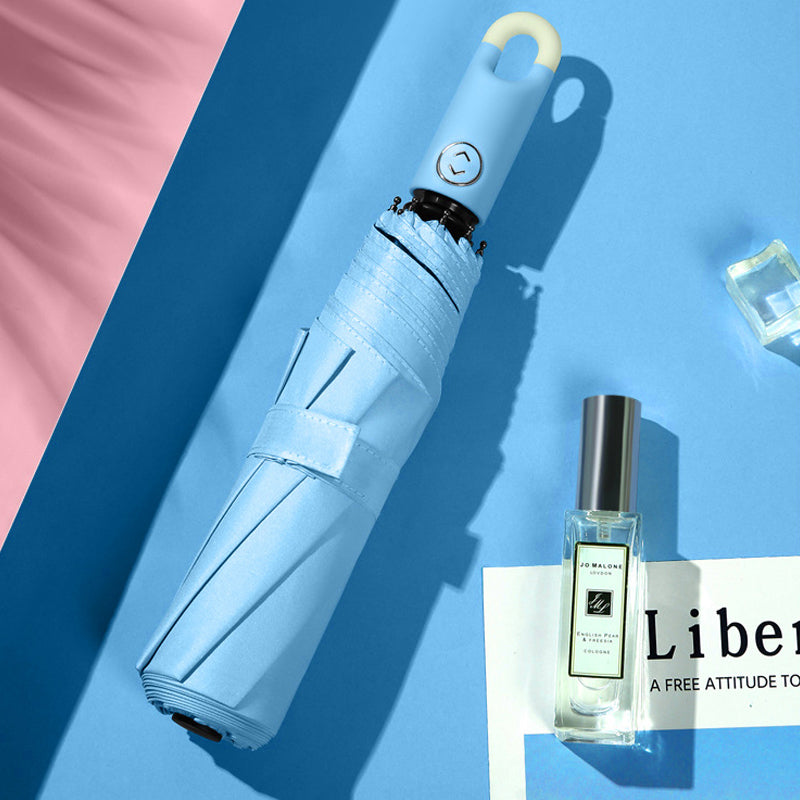 Dreifacher, selbstöffnender und einziehbarer Regenschirm mit Schnalle