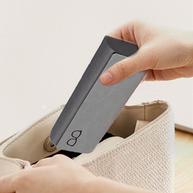 Minimalistisches Brillenetui aus Hartleder