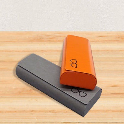 Minimalistisches Brillenetui aus Hartleder